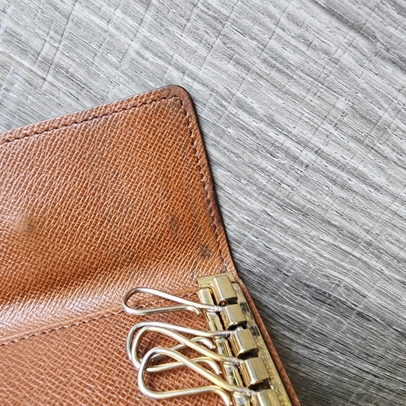 SALE Louis Vuitton Monogram 6 Ring Key Case - Picture 9 of 16